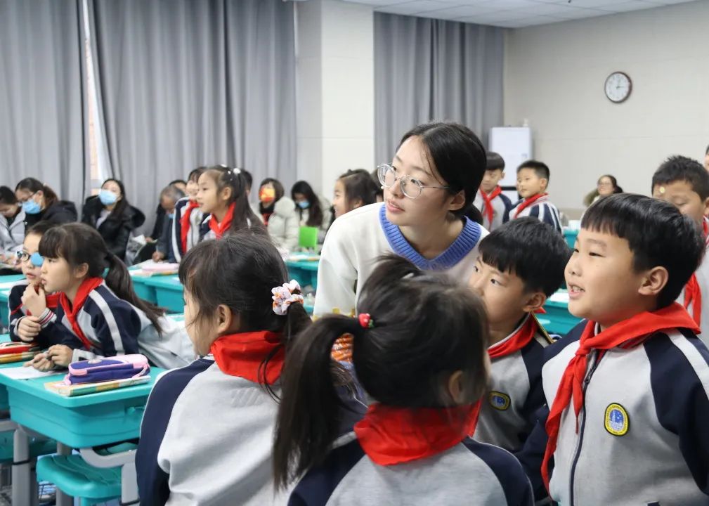 济南市历城区虞山路学校＆东城实验小学共同开展“复习课”教研