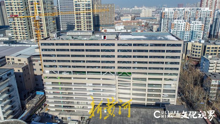 济南嘉华购物广场“楼上楼”架起停车库，将新增停车位300个