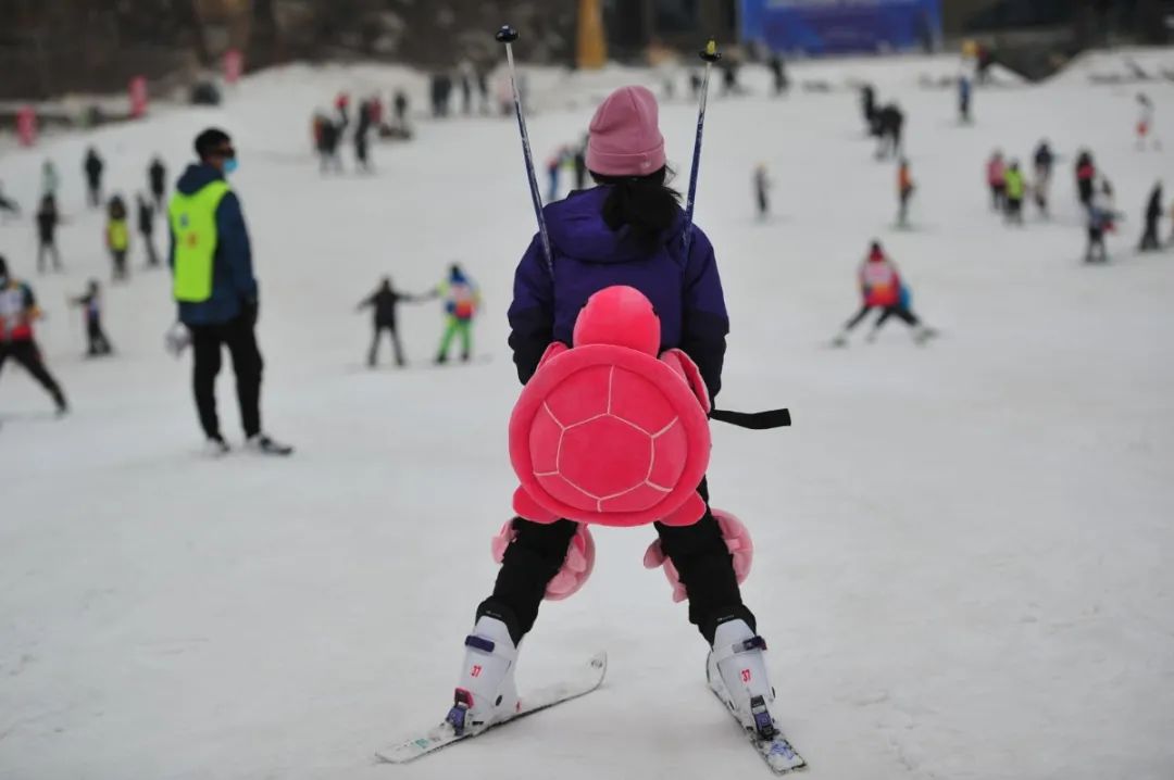为北京冬奥会添彩助威，济南各大滑雪场整装出发