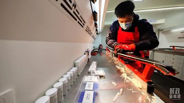 备战冬奥，山东造、中国首辆雪蜡车展露十八般“科技”