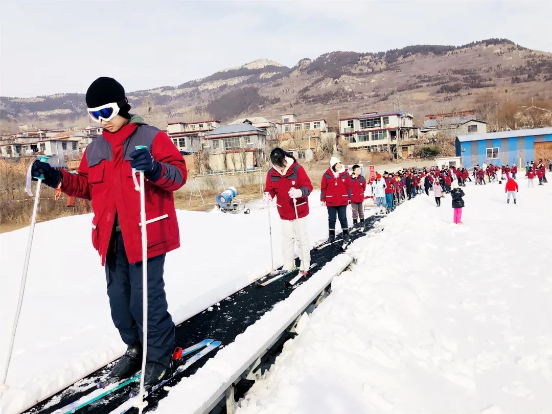 济南托马斯初中部走进济南卧虎山滑雪场，开启一场“惊奇之旅”