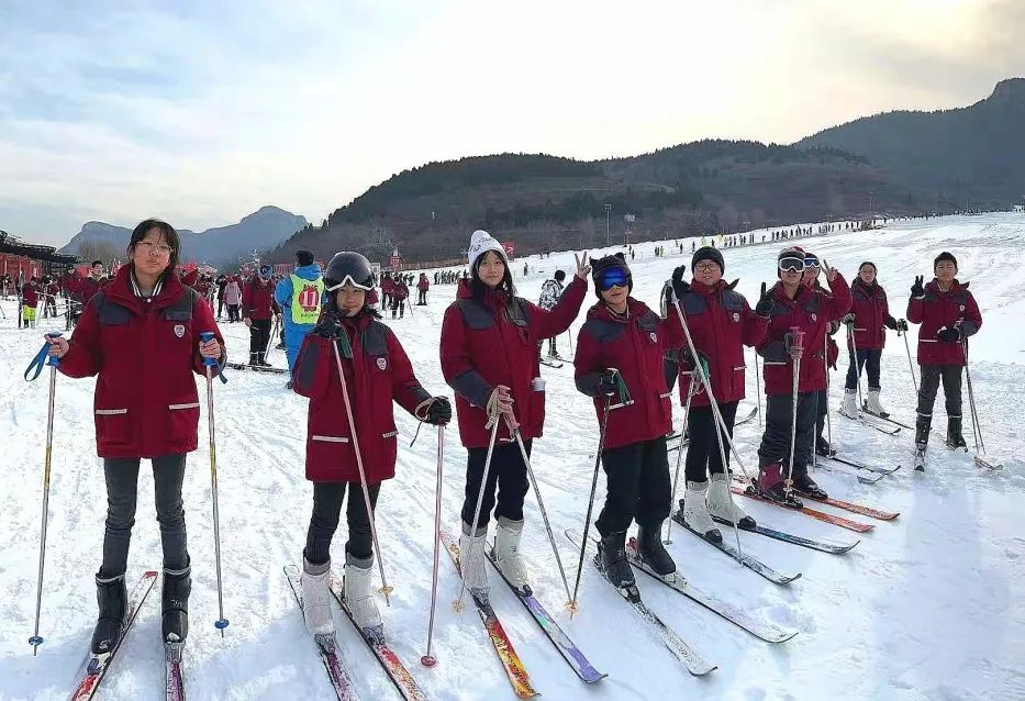 济南托马斯初中部走进济南卧虎山滑雪场，开启一场“惊奇之旅”