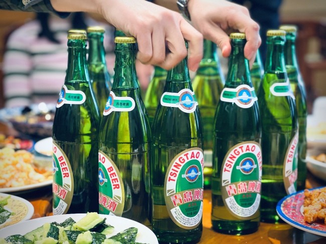 青岛啤酒“花样”贺岁，品种多种类全“走红”春节酒水市场