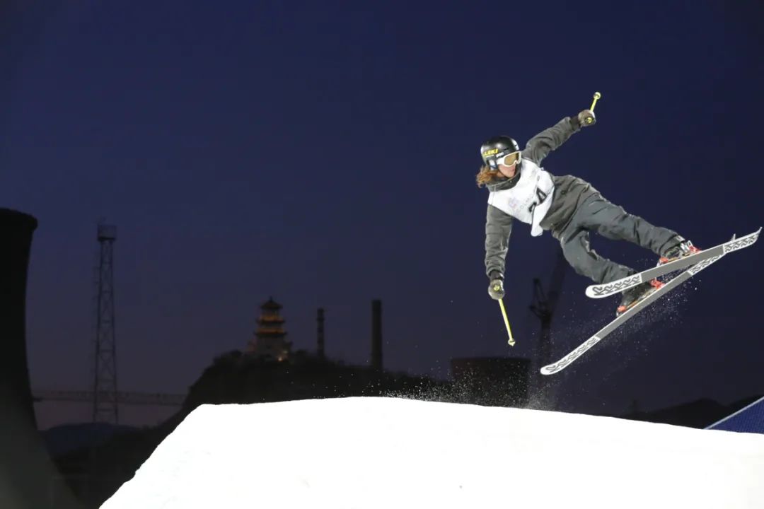 一起向未来，冬奥滑雪大跳台上闪动着泰山体育服务保障的“身影”