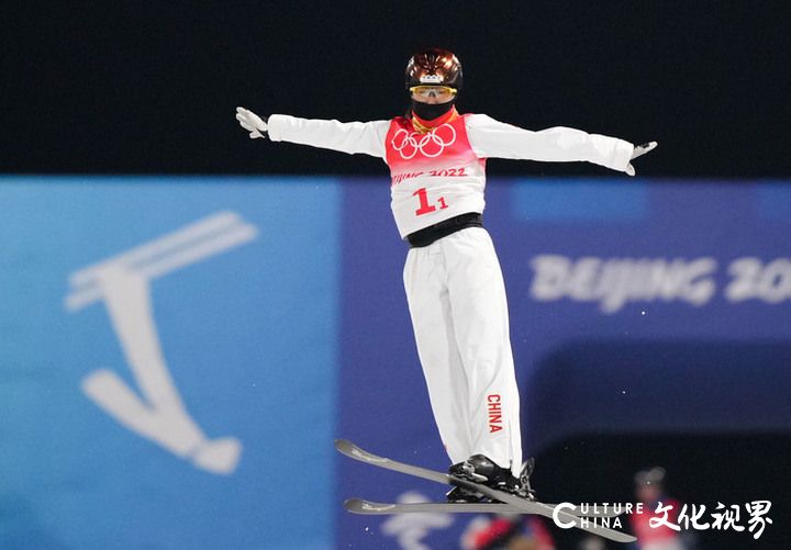 向“四朝元老”致敬，中国队夺得自由式滑雪空中技巧混合团体银牌