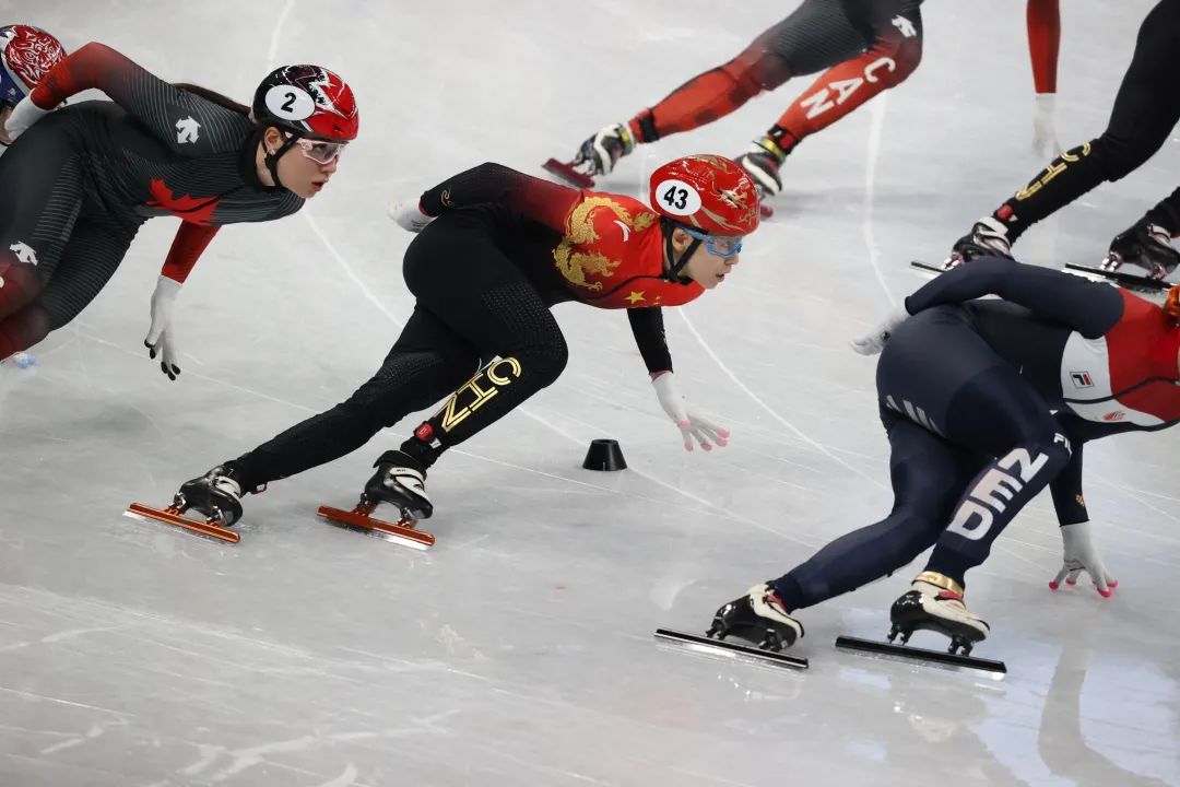 北京冬奥会短道速滑女子3000米接力赛中国队拼下铜牌