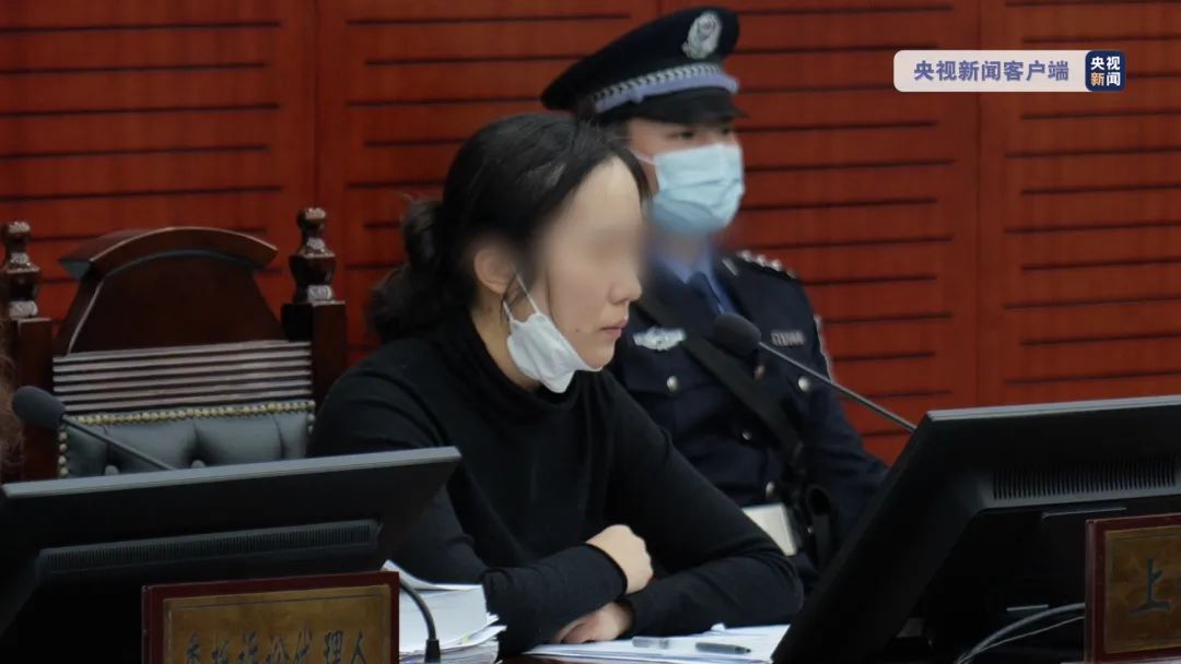 江歌母亲江秋莲诉刘鑫案二审庭审近四小时，法庭宣布择期宣判