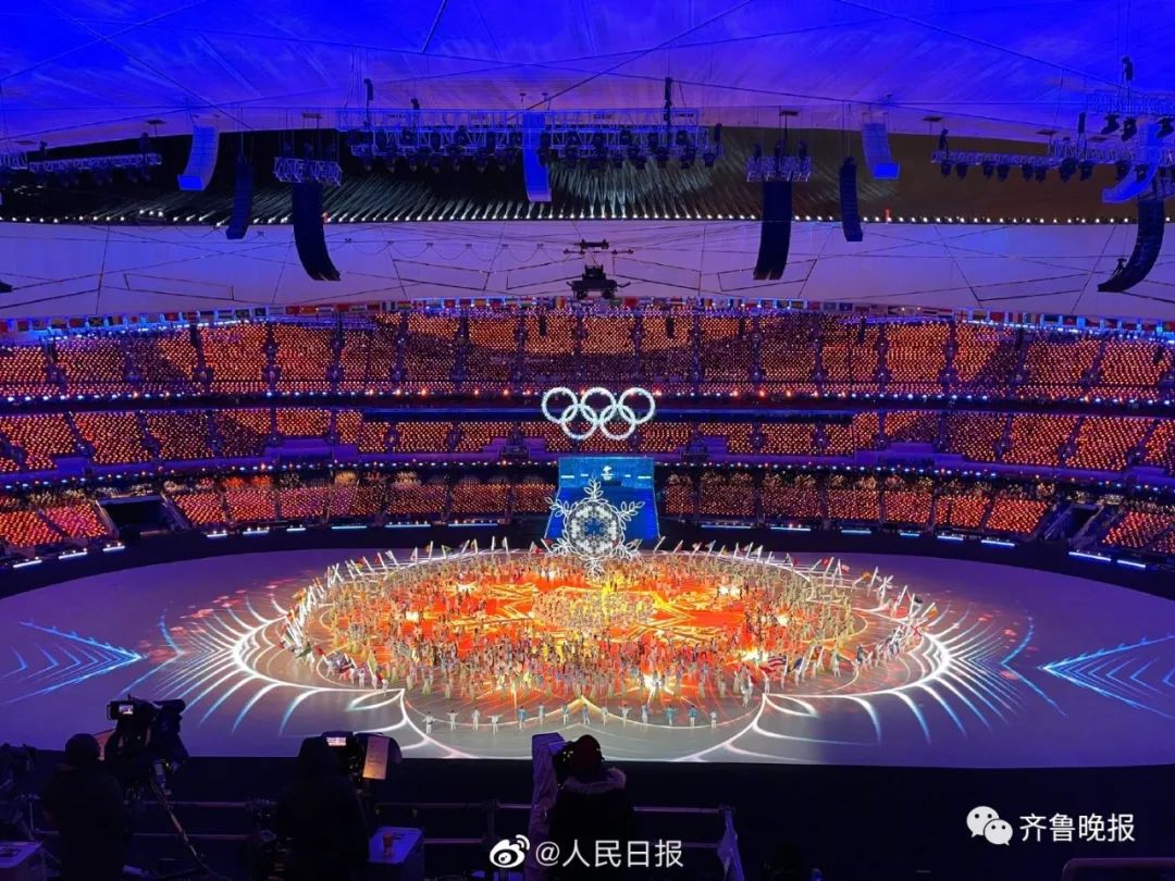折柳寄情、巨型中国结、十二生肖“冰鞋”……冬奥会闭幕式震撼举行