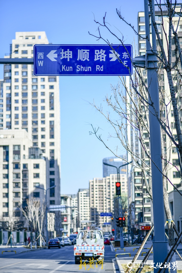 济南CBD坤顺路、新泺大街等多条道路安上指示牌