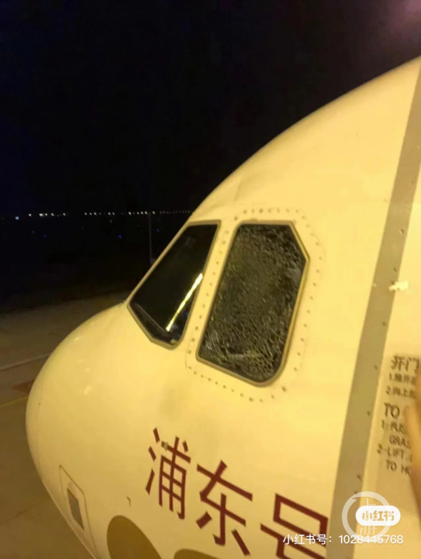 驾驶舱风挡现蛛网裂纹，吉祥航空7分钟紧急下降4381米