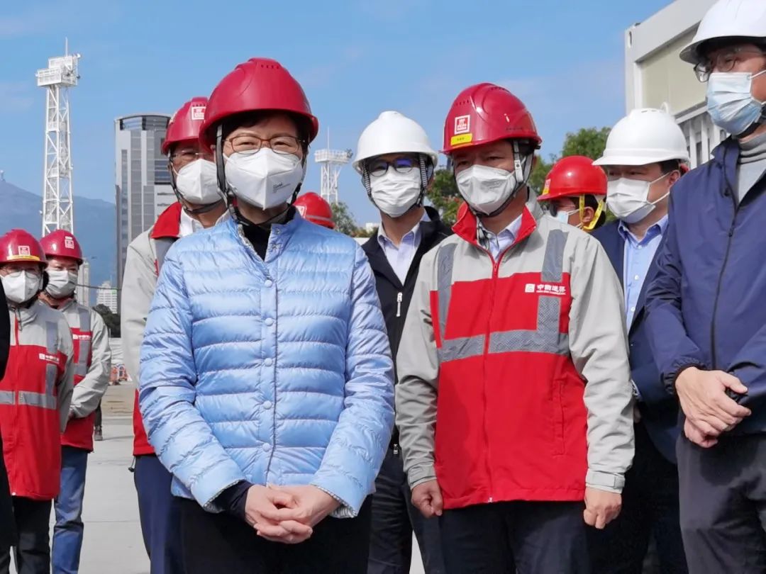 香港青衣方舱医院建设率先完工，林郑月娥一行到现场感谢中海集团员工