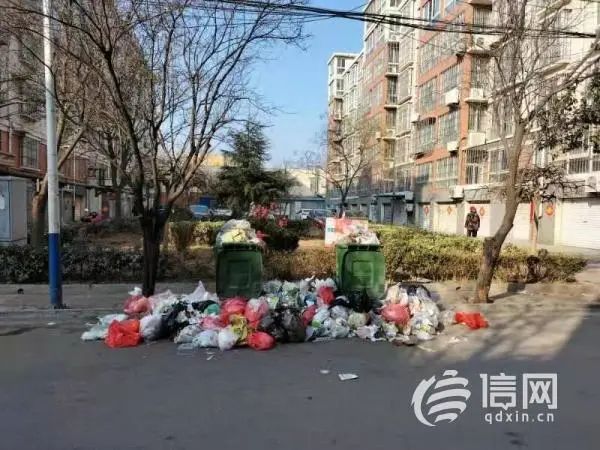 3·15在行动丨青岛胶州市金湾花园垃圾堆成山、污水遍地流，街道办：物业费没收齐，管理维护跟不上