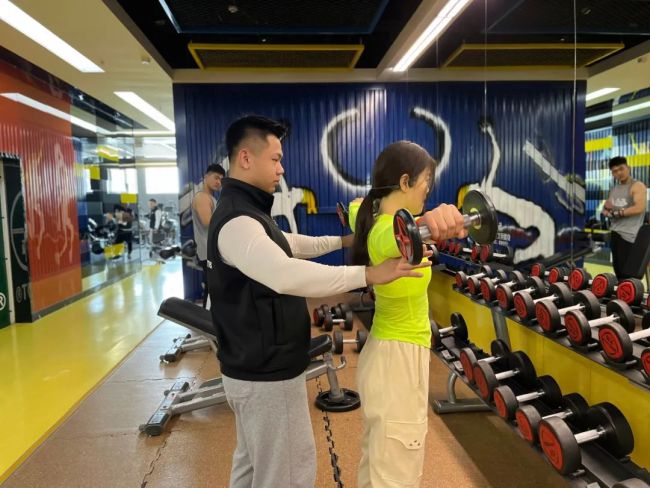 健身与人生，都要坚持不懈——专访中健健身教练李明鑫