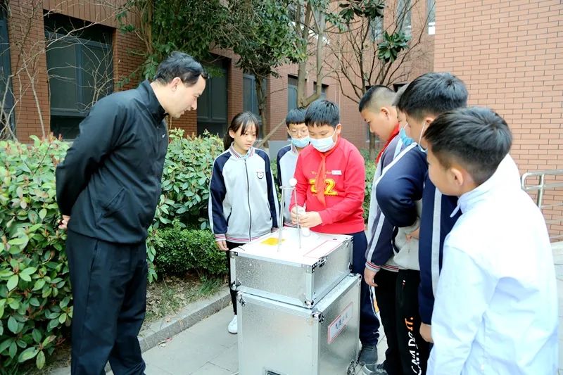 第四届科技节暨科普大篷车开进济南市历城区祥泰实验学校