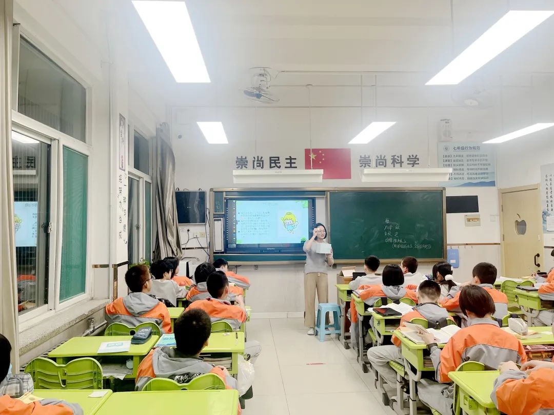 “学雷锋月”里，山师齐鲁实验学校七（2）中队组织“隐形的翅膀——感受友谊的温暖”活动