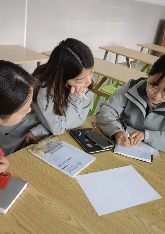 悦析教育案例，分享教育智慧——济南历山双语学校小学部举行第二期班主任培训