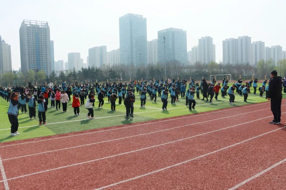 济南市槐荫区润元实验学校举行消防安全疏散演练