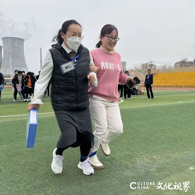 我运动、我快乐、我健康——山师祥泰实验学校开展“两人三足益智九宫格”活动