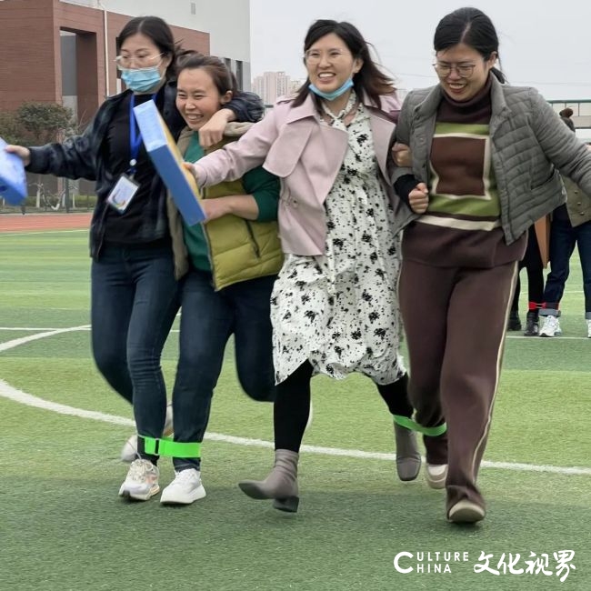 我运动、我快乐、我健康——山师祥泰实验学校开展“两人三足益智九宫格”活动