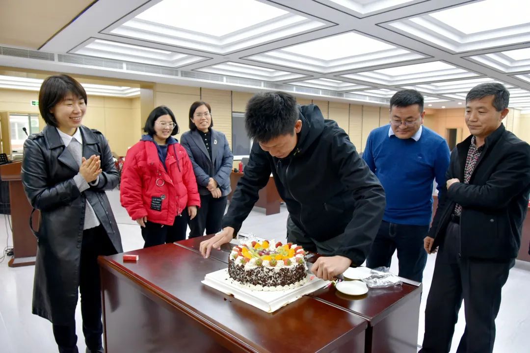 集体生日会，情暖园丁心——山师齐鲁实验学校举办集体生日派对