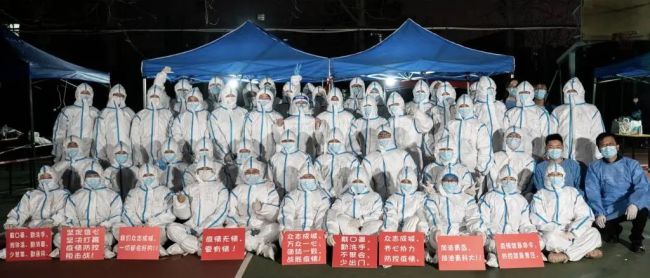 青岛科技大学医护人员不分昼夜奋战，筑起保护师生健康的“钢铁壁垒”