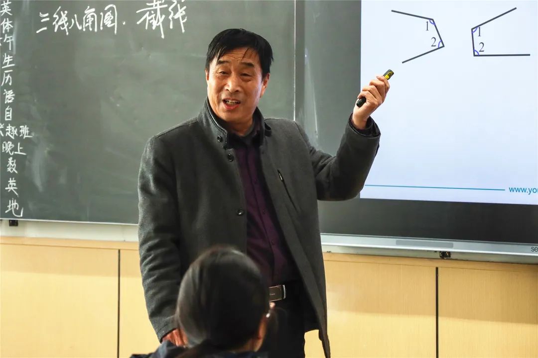 山师郓城照昕实验学校初中部开展数学学科“同课异构”活动