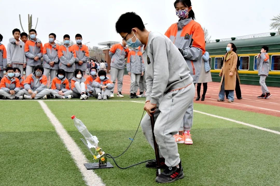 点亮科技梦想，培养科学思维——山师齐鲁实验学校成功举办第二届科技节