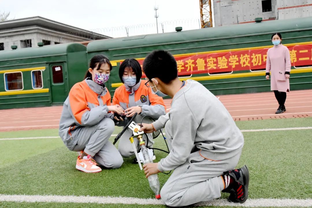 点亮科技梦想，培养科学思维——山师齐鲁实验学校成功举办第二届科技节