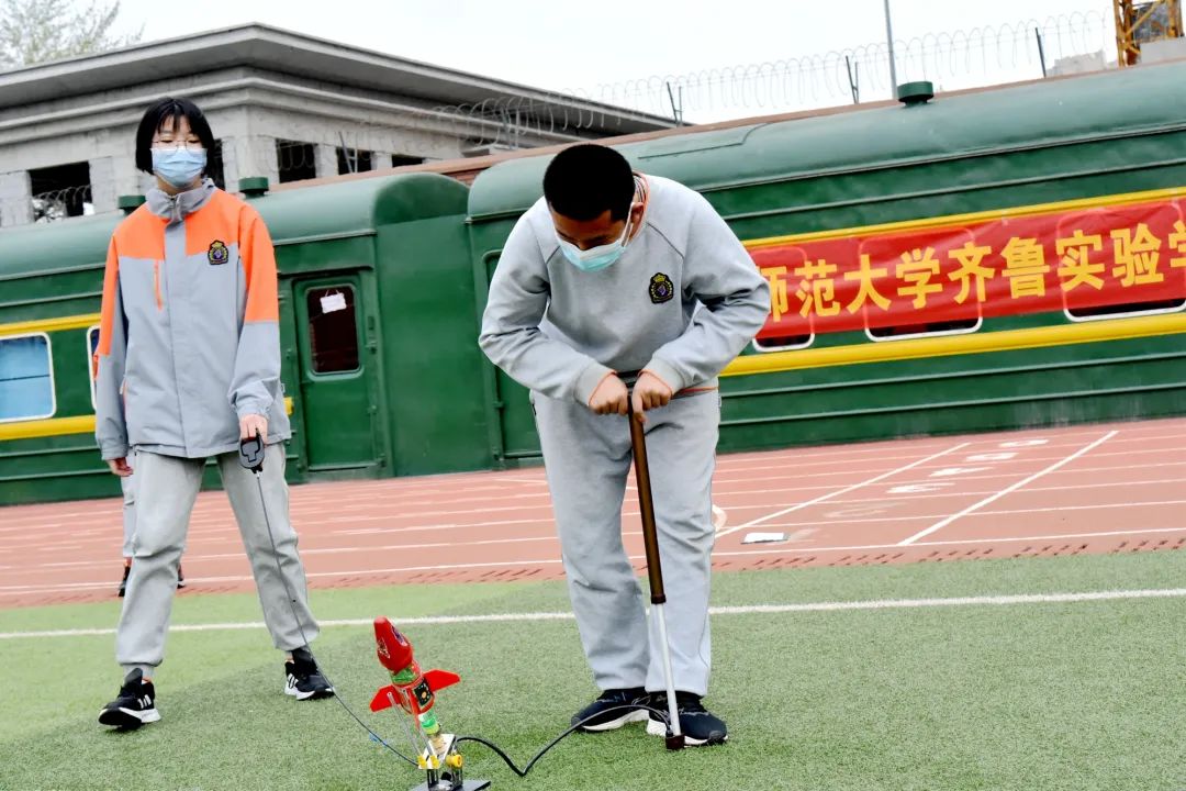 点亮科技梦想，培养科学思维——山师齐鲁实验学校成功举办第二届科技节