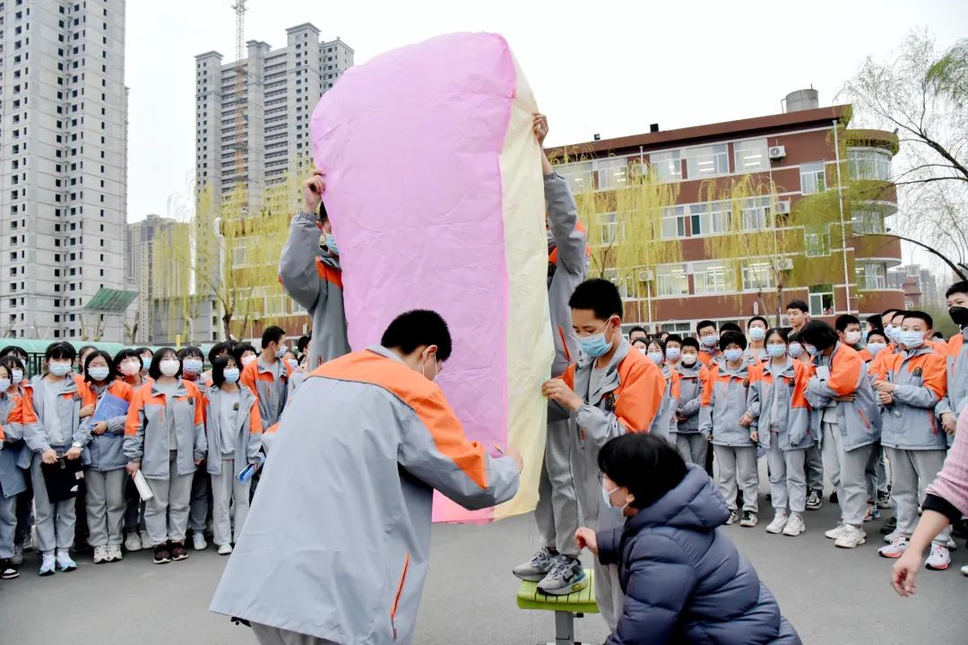 点亮科技梦想，培养科学思维——山师齐鲁实验学校成功举办第二届科技节