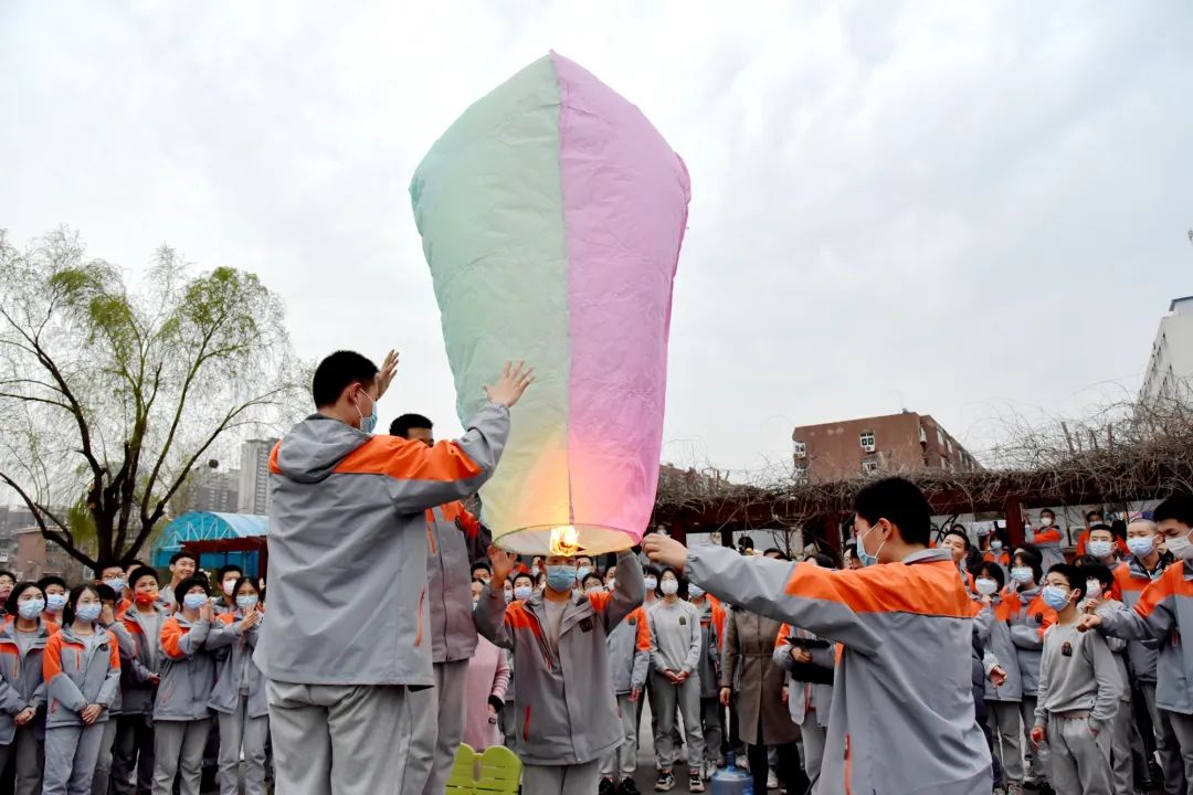 点亮科技梦想，培养科学思维——山师齐鲁实验学校成功举办第二届科技节