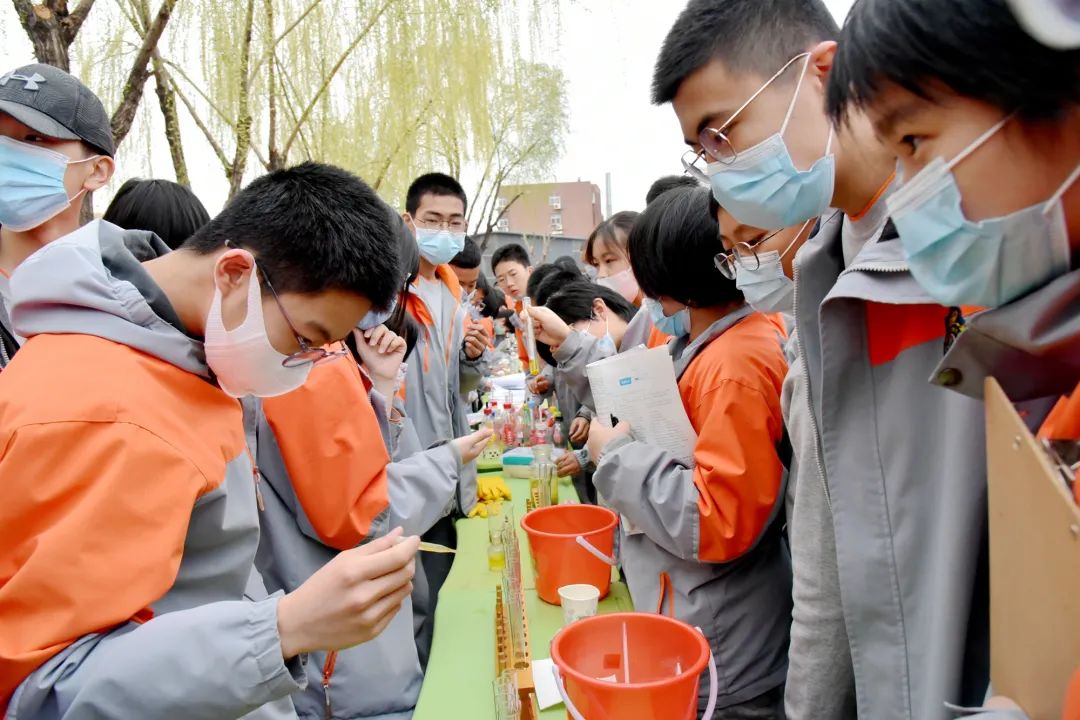 点亮科技梦想，培养科学思维——山师齐鲁实验学校成功举办第二届科技节