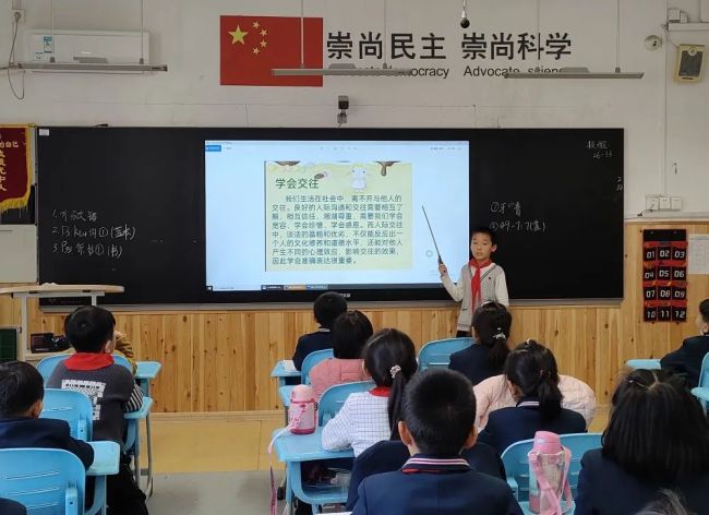 济南市历下区历山学校开展应急逃生演练，增强学生自我保护意识