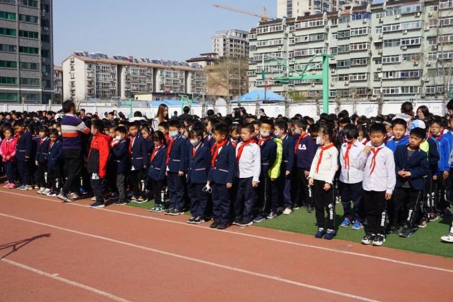 济南市历下区历山学校开展应急逃生演练，增强学生自我保护意识