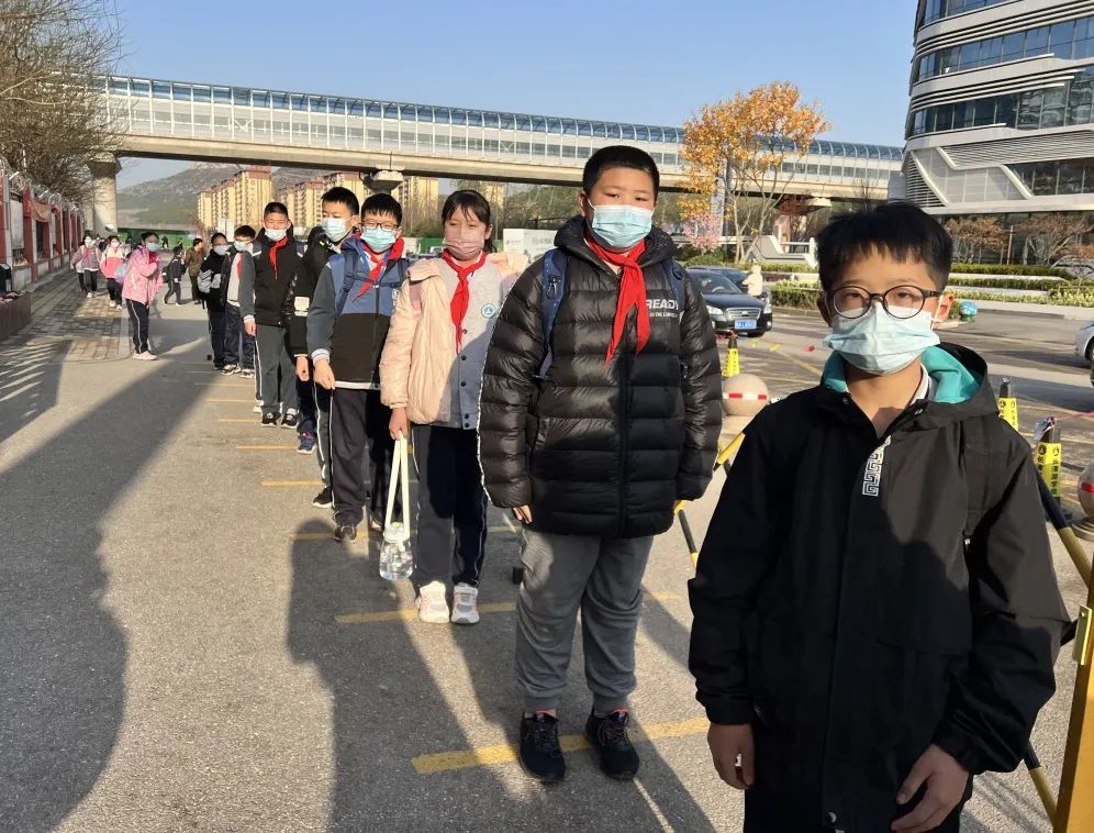 山师中建长清湖实验学校坚守校园“防疫线”，确保学生身心健康