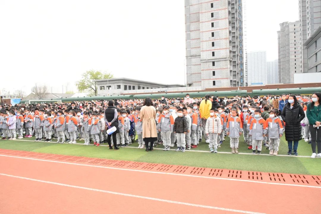 山师齐鲁实验学校举行避震消防紧急疏散演习，筑起保护生命安全的防线