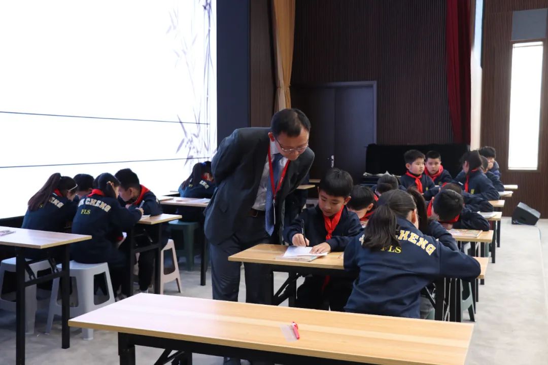 山师郓城照昕实验学校小学部举行骨干教师评优课活动，促进教师专业化成长