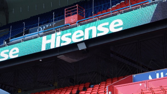 海信商显成功进驻巴黎球场，为圣日耳曼足球俱乐部主场带来极具冲击力的LED显示屏