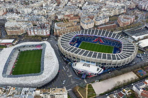 海信商显成功进驻巴黎球场，为圣日耳曼足球俱乐部主场带来极具冲击力的LED显示屏