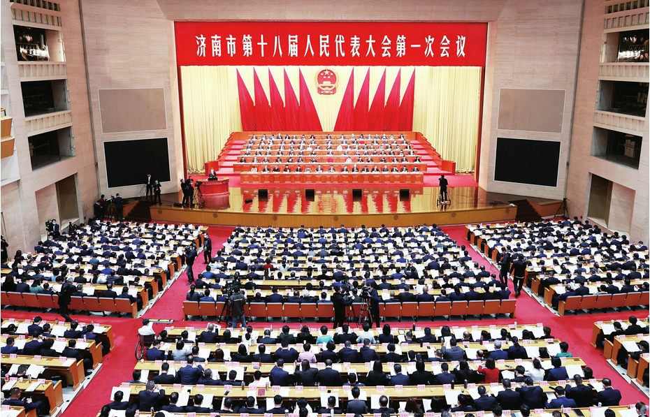 佳怡集团总裁贺小轩出席济南市第十八届人民代表大会第一次会议