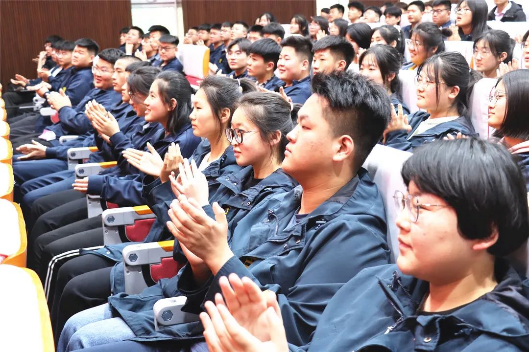 百尺竿头思更进，策马扬鞭自奋蹄——山师郓城照昕实验学校高中部举行线上教学表彰会暨期中考试动员会