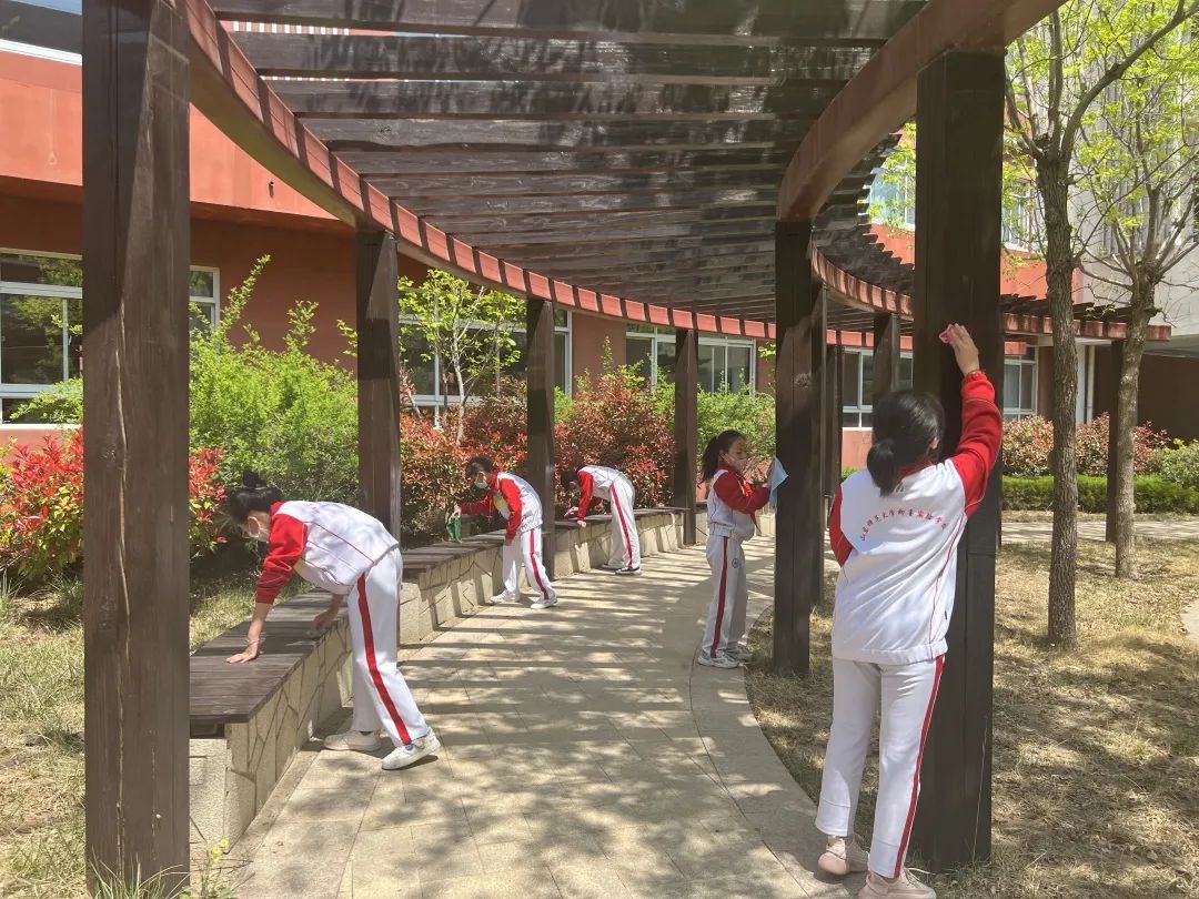 小手拉大手，共筑碧水蓝天——青岛市即墨区山师实验学校开展“世界地球日”主题教育活动