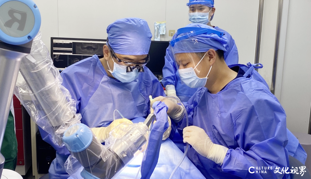 济南首例种植牙机器人手术在可恩口腔医院顺利完成，引领智控种植“微米”新时代