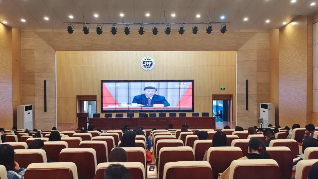 山东外事职业大学组织师生收看庆祝建团100周年大会