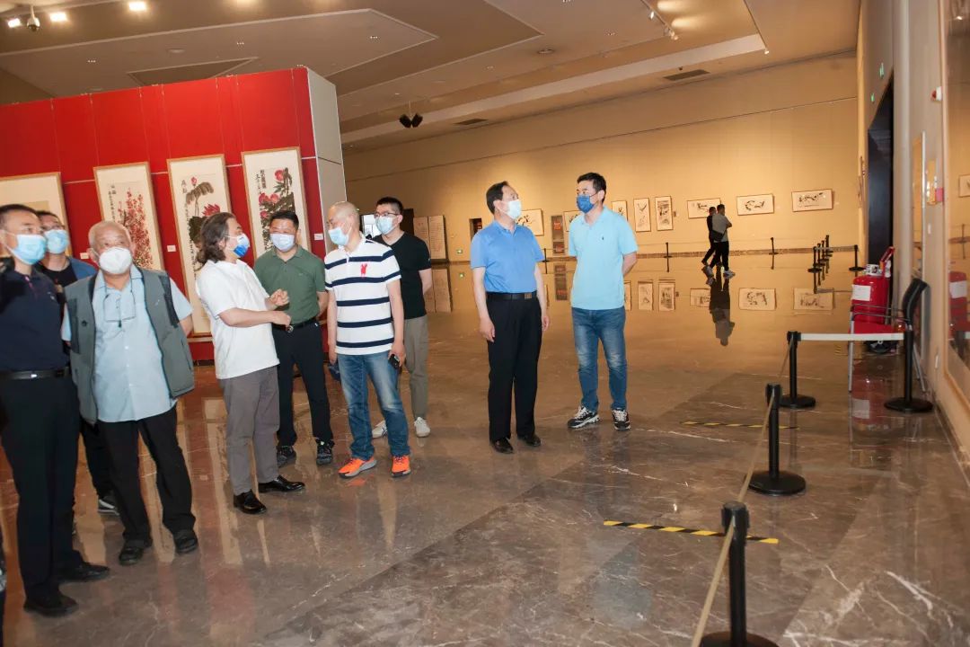 “只此云居——中国名家美术作品展”在济南市美术馆隆重开幕，共展出7位艺术家的作品70余件