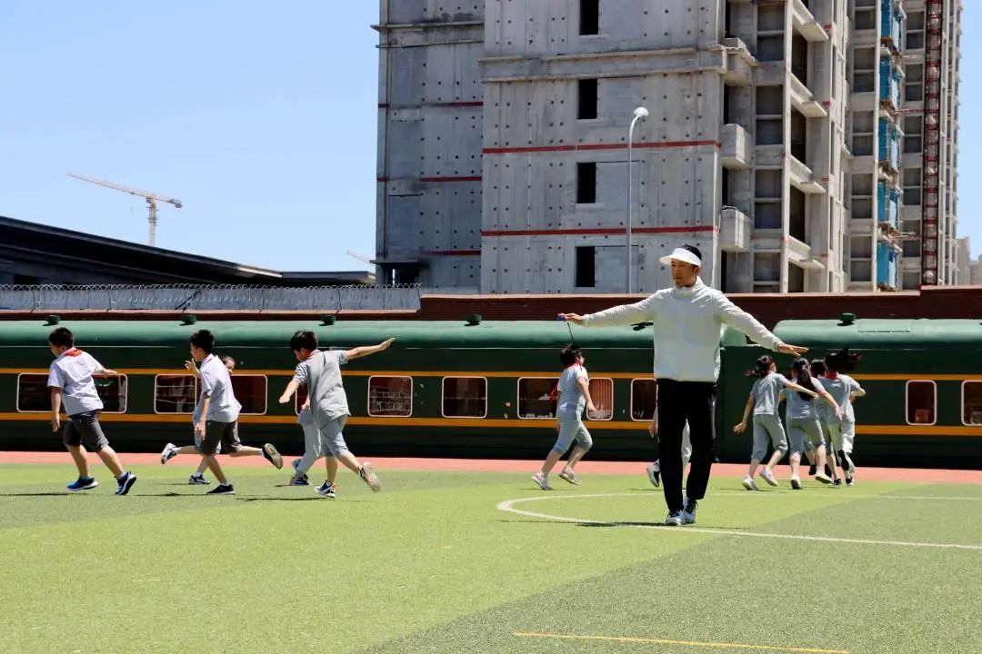 私立济南齐鲁学校小学部开展新苗、新教师评优课活动，助推青年教师迅速成长