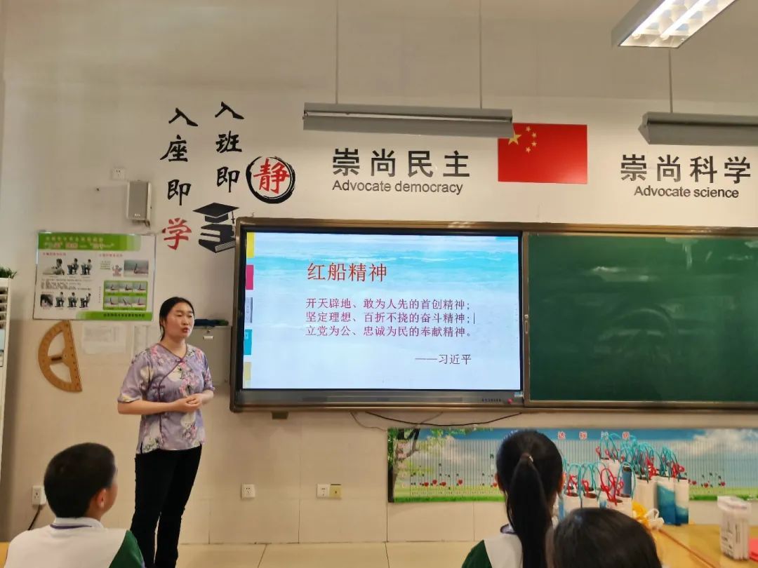 济南市历城区祥泰实验学校五（1）中队开展以“红心向党，乘风破浪”活动