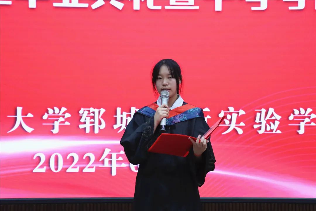 山师郓城照昕实验学校师生齐聚一堂，共同见证初三毕业青春盛典