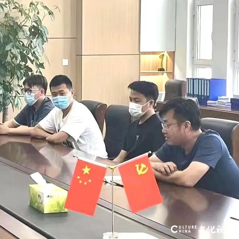 团结 奉献 担当 ——山师东海实验学校举行全体男教工会议