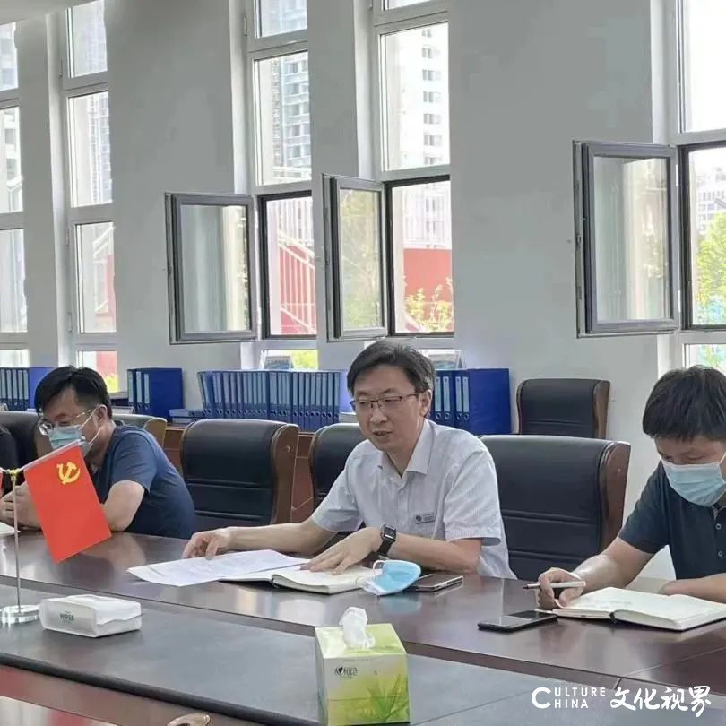 团结 奉献 担当 ——山师东海实验学校举行全体男教工会议